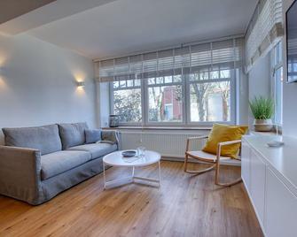 Landhaus am Ufer - Wohnung 2 - Heiligenhafen - Wohnzimmer
