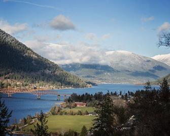 Rosemont Suite Retreat - Nelson - Outdoors view