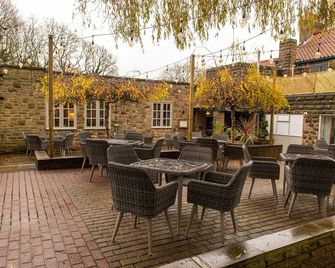Cross Keys by Chef & Brewer Collection - Guisborough - Innenhof