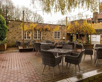 Cross Keys by Chef & Brewer Collection - Guisborough - Innenhof