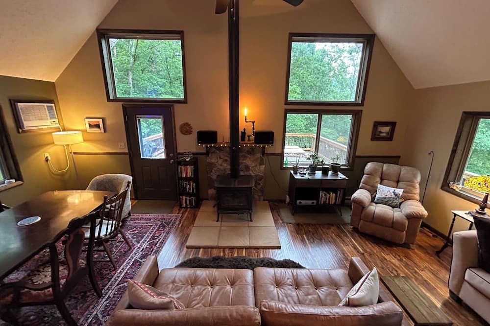 The Stargazer: Private Lake Access W/Wood Burning Fireplace, Wraparound Deck
