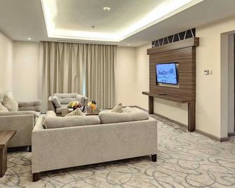 فندق رونزا روز سي فيو - الخبر - غرفة معيشة
