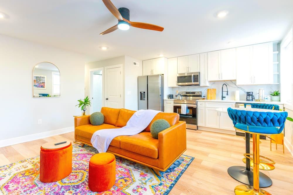 Elegant Urban Escape - 2 Bedrooms, 1 king Bed and 1 Queen Bed, Gated Private Entrance and Parking - فيلادلفيا - مطبخ