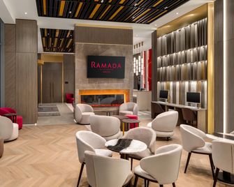 Ramada by Wyndham Zalau - Zalău - Lounge