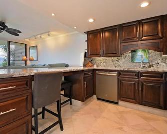 Kahana Reef 111 - Lahaina - Kitchen