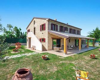 I Gelsi 12&2 by Marche Holiday Villas - Orciano di Pesaro - Building