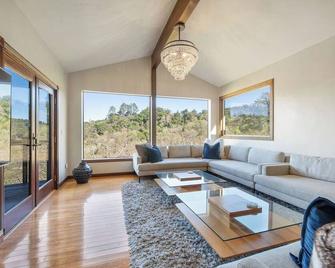 Farpoint: Heated Infinity Pool, Mountain Views - Santa Rosa - Stue