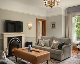 Premier Inn Dunfermline - Dunfermline - Living room