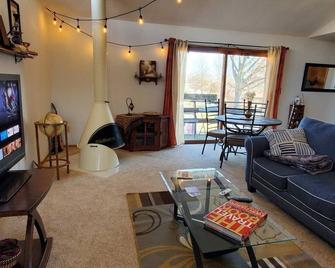 Local Comfort with Int'l Flair - Cedar Falls - Living room