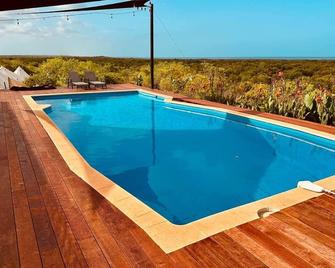 Sol Retreat Waterbank - Cable Beach - Piscina