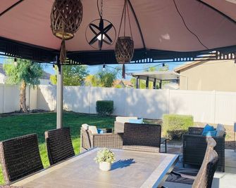 Spacious 5-bedroom house in enchanting Menifee with fitness room - Menifee - Patio