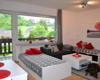 Vacation apartment directly on the Eifelsteig in Gerolstein-Stadt - Gerolstein - Wohnzimmer