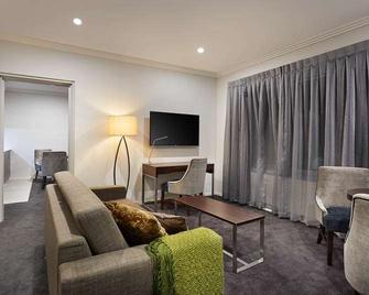 Attika Hotel - Perth - Living room