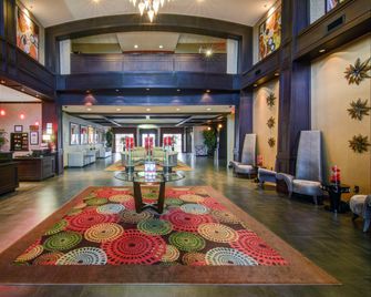 Holiday Inn Arlington Ne-Rangers Ballpark By IHG - Arlington - Lobby