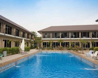 Sky Resort Kanchanaburi - קאנצ'אנאבורי - בריכה