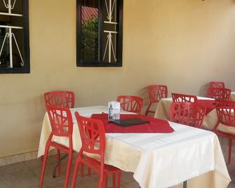 Dich Comfort Hotel - Main Branch - Gulu - Restaurante