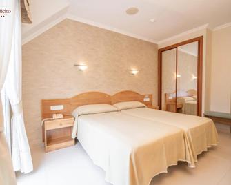Hotel Piñeiro 2 Estrellas Superior - A Lanzada - Slaapkamer