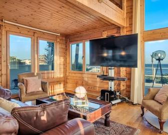 Increíble Villa de madera con vistas al mar - Algeciras - Living room