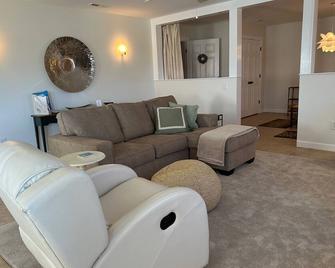 Suite in Shenandoah Valley - Waynesboro - Living room