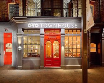 Dancenter River Roding Ilford Inn London - Barking - Building