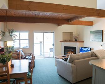 Adrienne's Loft- Great Space, Ideal Location, Fantastic View!!! - Tofino - Вітальня