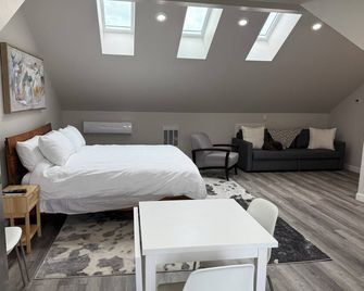 Modern brand new loft suite - Red Deer - Bedroom