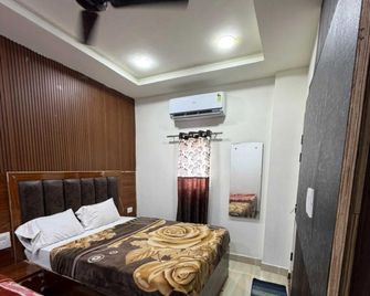 Om Homestay - Agra - Bedroom