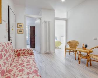 3 bedroom amazing apartment in Savona - Savona - Living room
