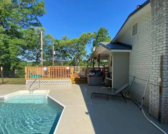 Beautiful Room Just Waiting for You! - Etowah - Pool