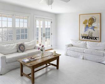 Spectacular Waterfront-Best view on island-Tastefully renovated 1929 Cape. - Shelter Island - Living room
