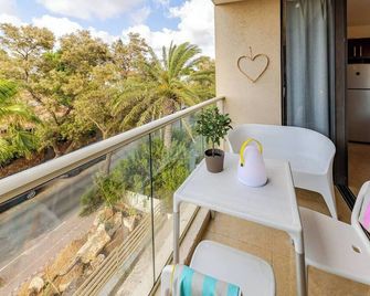 Herzliya Pituach Apartment with Pool, by the Beach - Herzliya - Balcony