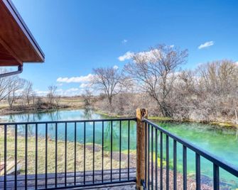 Peaceful pondside lodge-wildlife lover`s dream! - Spearfish - Balcony