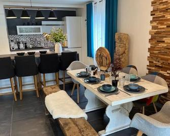 Villa CarpeDiem Cévennes - piscine & terrain tennis - Méjannes-le-Clap - Comedor