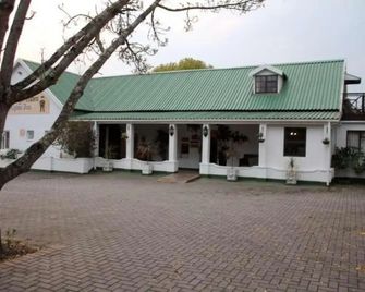 Alpine Inn - George - Building