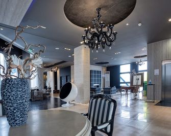 جاليري آرت هوتل - تريكالا - ردهة