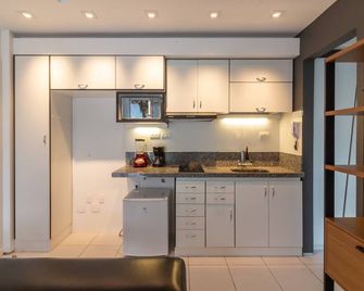 House Overlooking Rodrigo de Freitas Lagoon VR2 - Rio de Janeiro - Kitchen