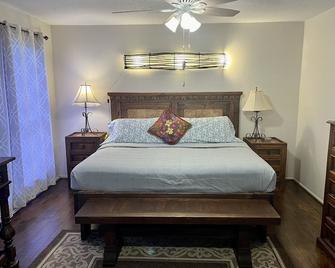 The Rustic Home, exceeding your expectations, not your budget. - Laredo - Habitación