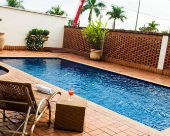 Mediterraneo Park Hotel - Três Lagoas - Pool