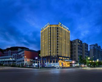 Vienna International Hotel (Anshun West High-speed Railway Station Branch) - Anshun - Building