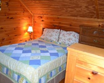 Blue Rose Cabins - Country Cottage - Logan - Спальня