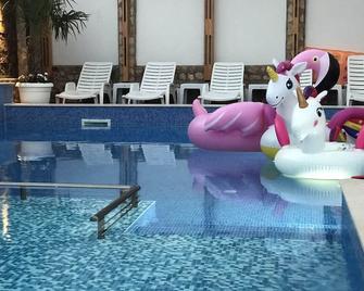 Aurora Guest House - Golden Sands - Pool
