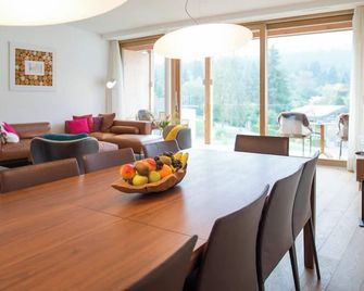 Edelweiss Mountain Suites 07-06 - 弗利姆斯 - 餐廳