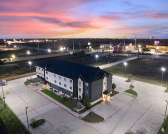 Garner Hotel Gonzales By IHG - Gonzales - Edifício