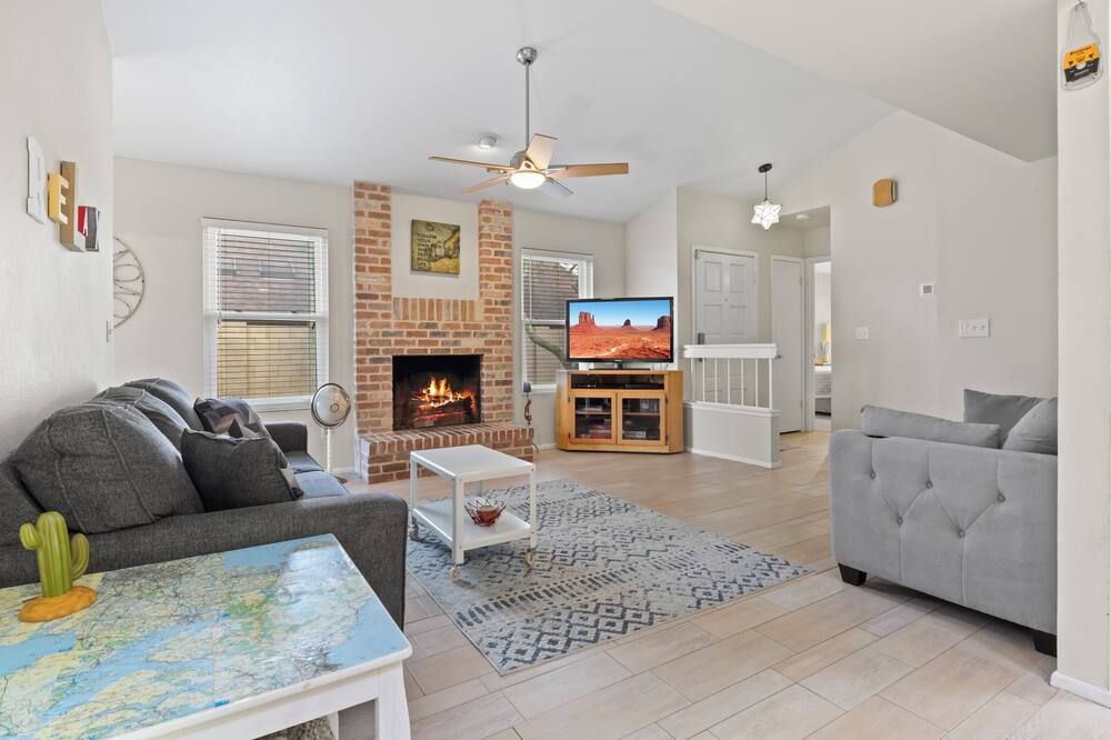 Specials South Mountain Home Nestled in a Quiet Neighborhood - פיניקס - סלון