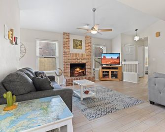 Specials South Mountain Home Nestled in a Quiet Neighborhood - Phoenix - Ruang tamu