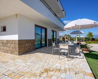 Villa Santoro ai TRE Ulivi con Piscina Privata - Piana di Caiazzo - Patio