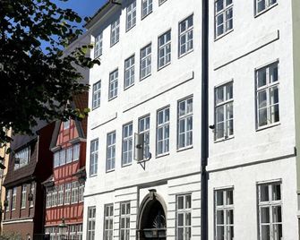 Christianshavn Canalside Luxury Apartment - Copenhagen - Building