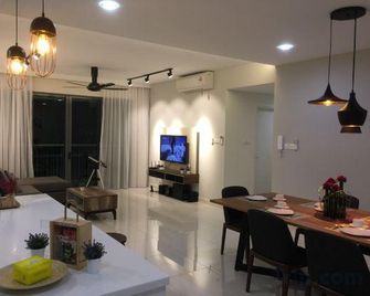 Teega Residence Waterfront Living - Nusajaya - Dining room