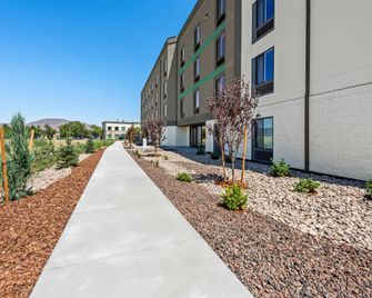 Echo Suites Extended Stay By Wyndham Reno - Reno - Building