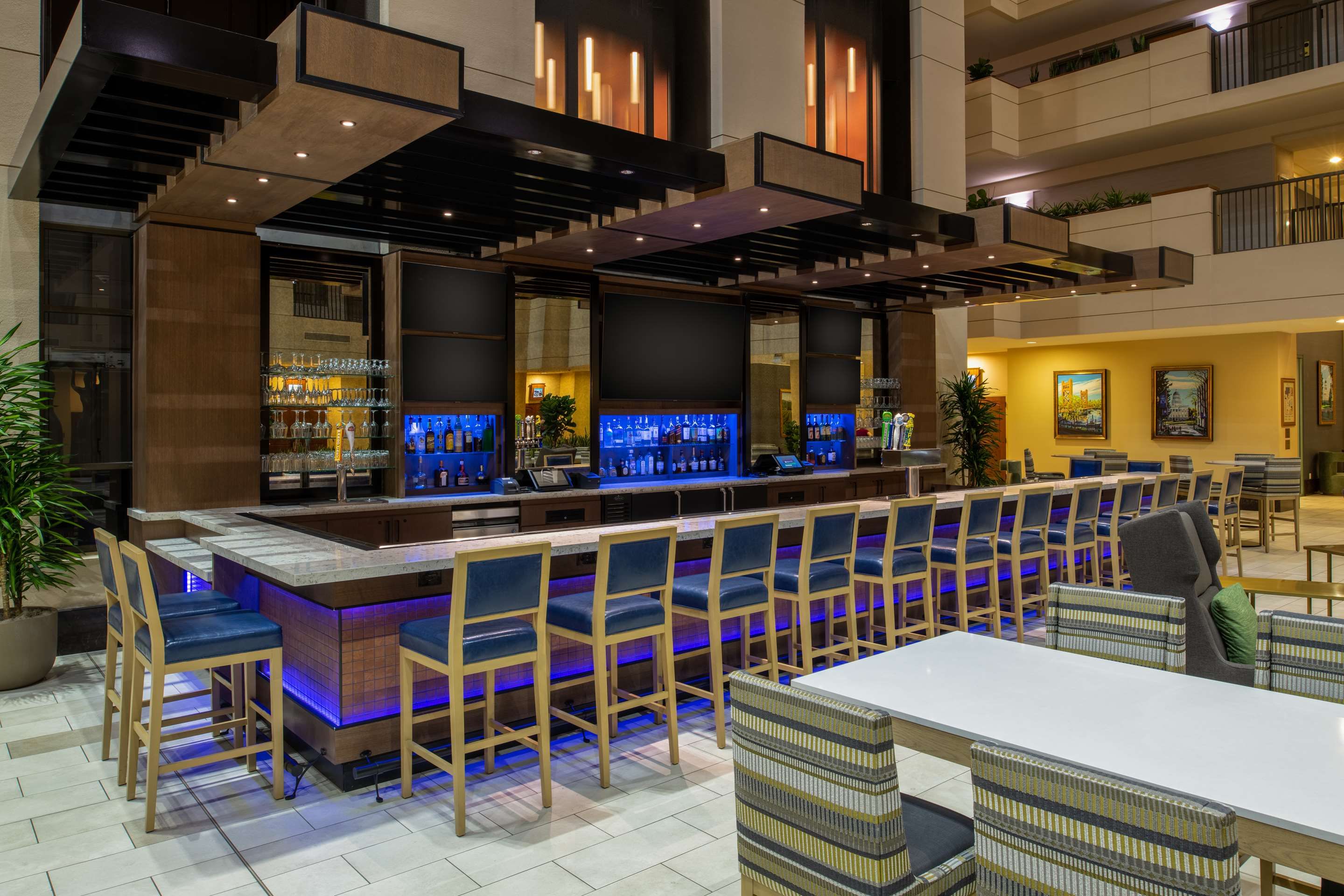 Bar view of Embassy Suites by Hilton Sacramento Riverfront Promenade